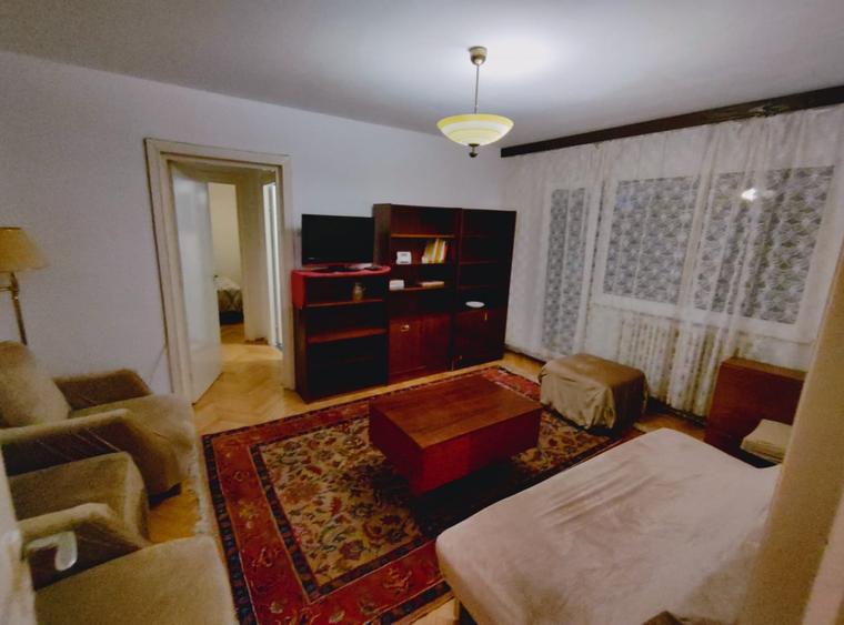 Apartament cu 3 camere semidecomandat, mobilat în Tătărași