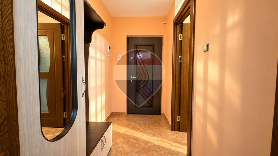 Apartament cu 2 camere semidecomandat, mobilat în Central