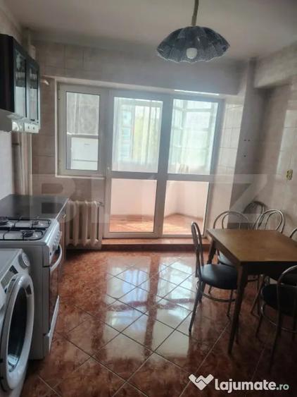 Apartament cu 3 camere decomandat în Ultimul leu
