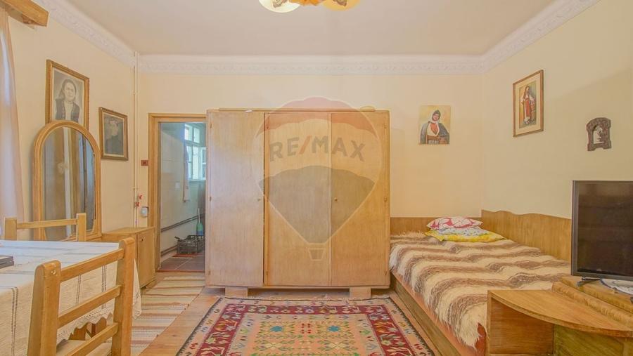 Casă cu 4 camere cu Teren 591 Mp în Moieciu de Jos