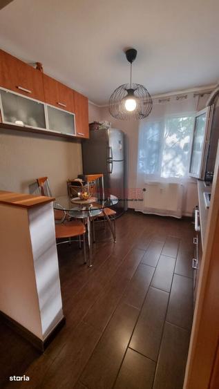 Apartament cu 3 camere semidecomandat în Berceni — fotografia 1