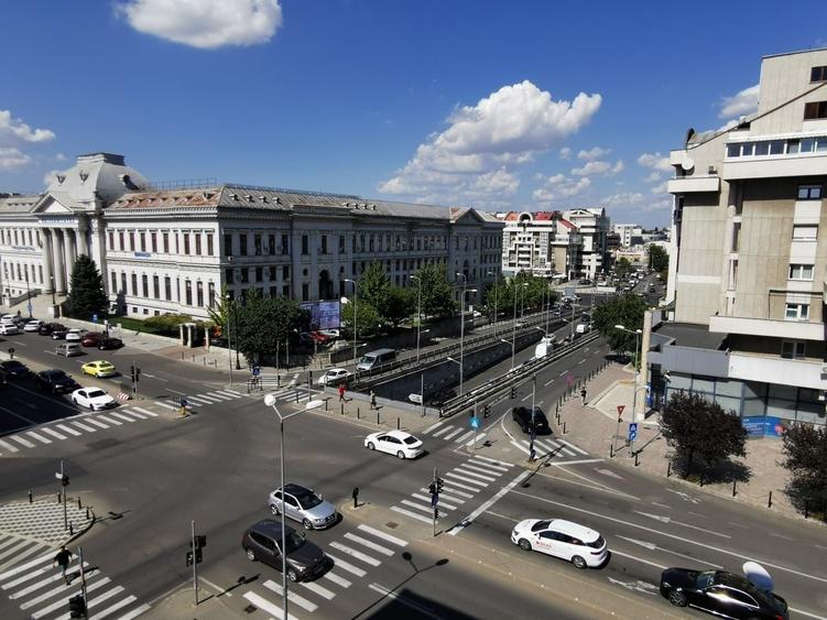 Apartament cu 4 camere decomandat în Ultracentral