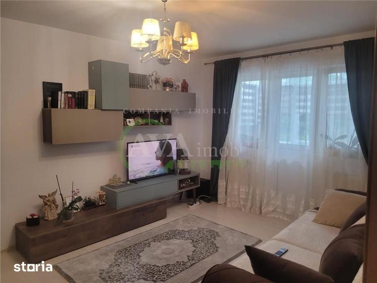 Apartament cu 3 camere semidecomandat în Bârsănești
