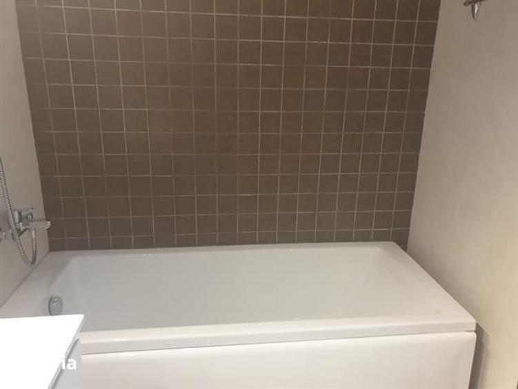 Apartament cu 3 camere, mobilat în Craiovei