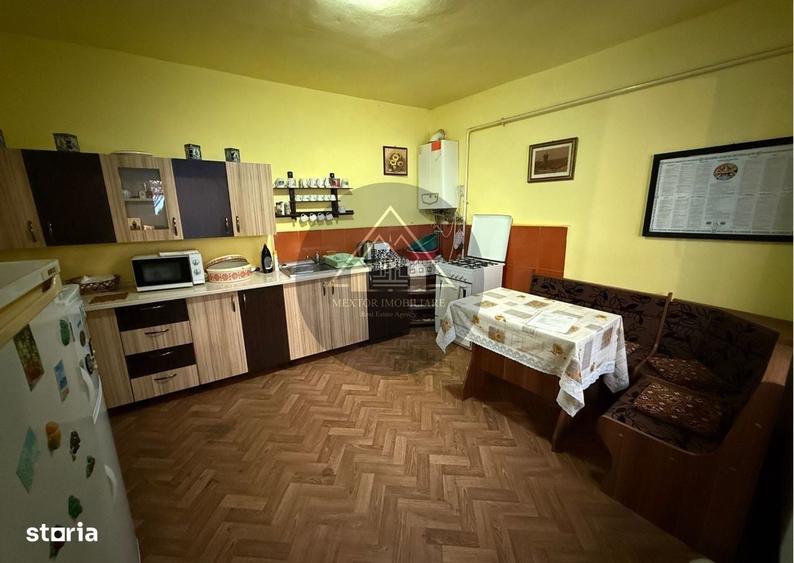 Casă cu 3 camere nedecomandat cu Teren 473 Mp în Central
