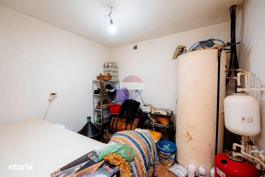 Casă cu 4 camere în Piscani