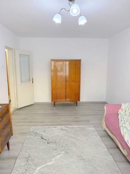 Apartament cu 2 camere decomandat în Est