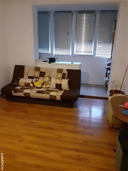 Apartament cu 3 camere semidecomandat în Popești