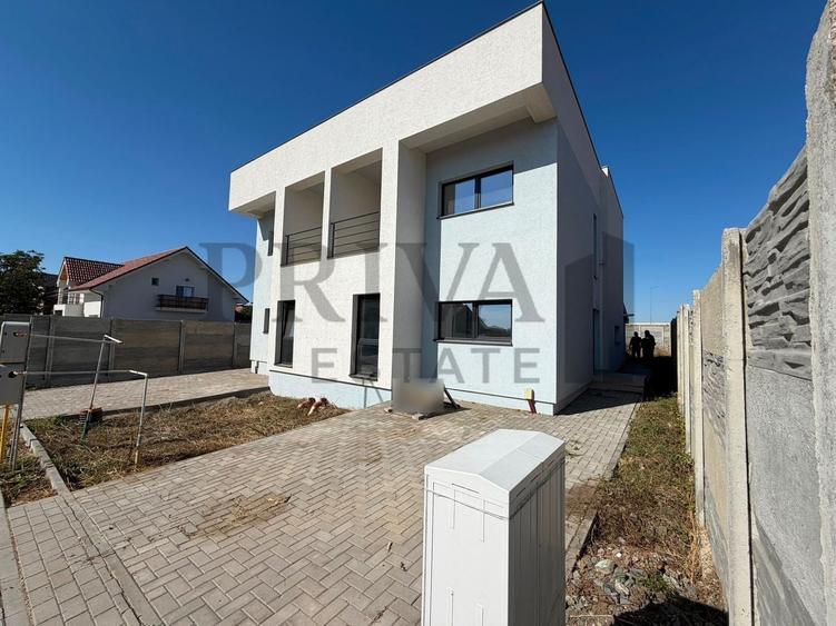Duplex cu 4 camere cu Canalizare în Giarmata