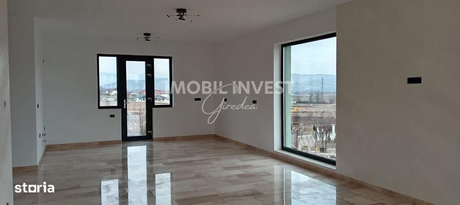 Casă cu 4 camere în Central
