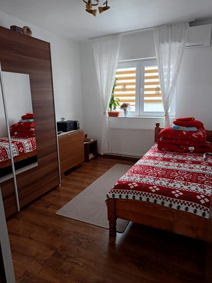 Apartament cu 4 camere decomandat în Central
