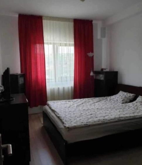 Apartament cu 3 camere decomandat în Tătărași