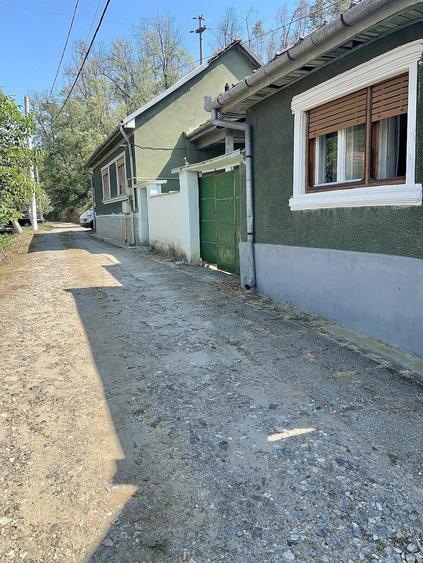 Casă cu 6 camere cu Teren 688 Mp în Câlnic