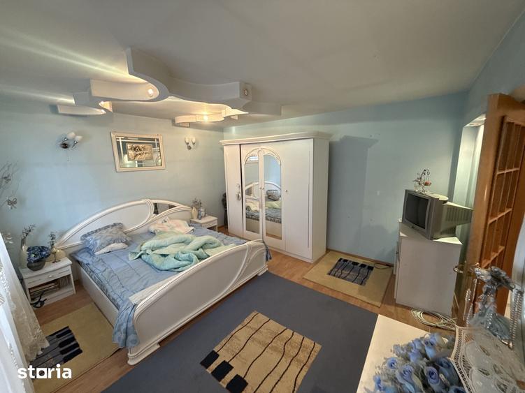 Apartament cu 5 camere decomandat în Exterior Vest