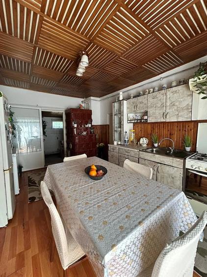 Casă cu 5 camere cu Teren 3642 Mp în Zănești