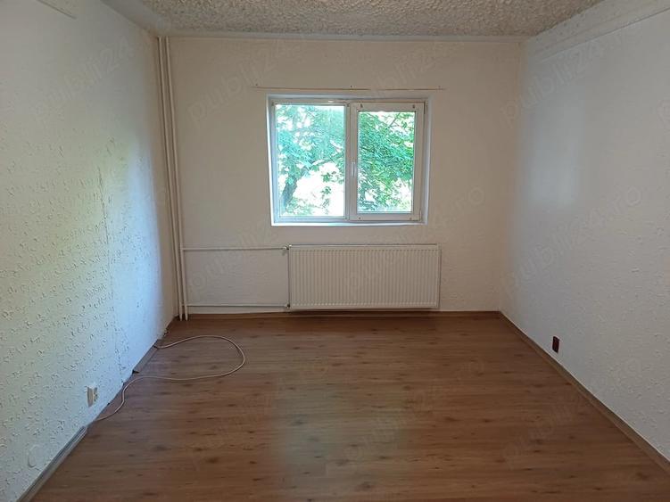 Apartament cu 3 camere decomandat în Vest