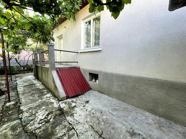 Casă cu 2 camere cu Teren 1197 Mp în Central