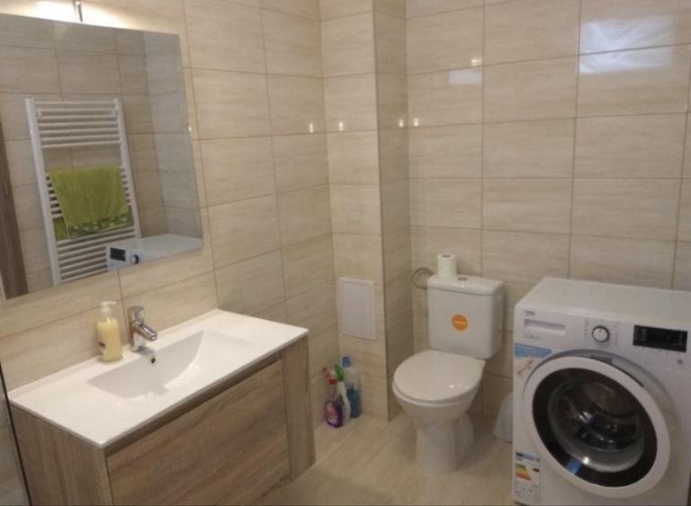Apartament cu 3 camere decomandat în Florești