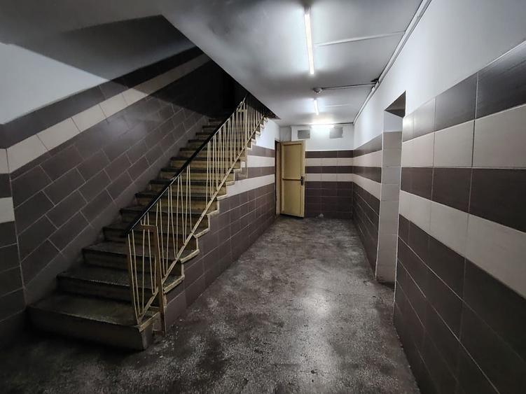 Apartament cu 3 camere decomandat în Berceni