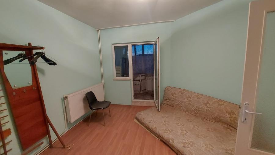 Apartament cu 3 camere decomandat în