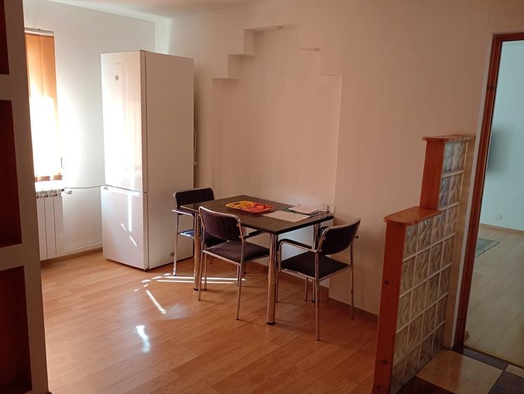 Apartament cu 3 camere decomandat în Traian