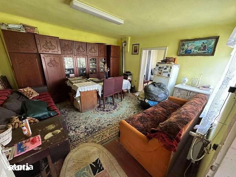 Casă cu 2 camere cu Teren 2982 Mp în Adămuș
