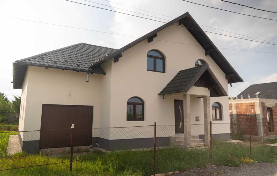 Casă cu 4 camere în Păulești