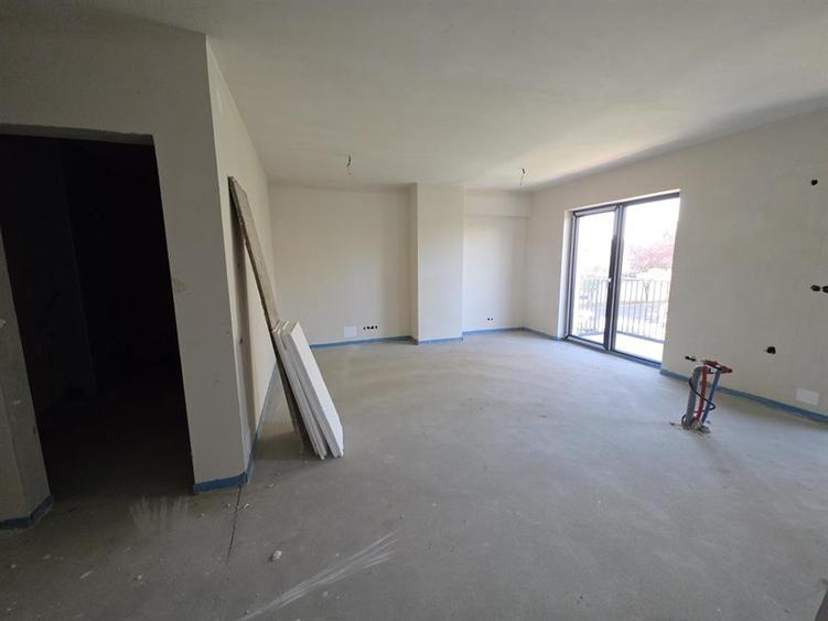 Apartament cu 3 camere semidecomandat în Mărăști