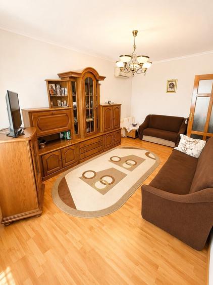 Apartament cu 2 camere decomandat în Trocadero
