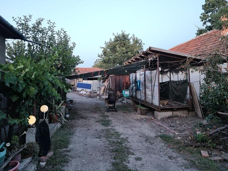 Casă cu 4 camere cu Teren 335 Mp în Central