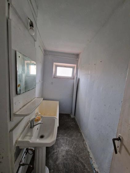 Apartament cu 2 camere semidecomandat în Dâmbovița