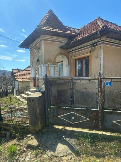 Casă cu 3 camere în Micloșanii Mici