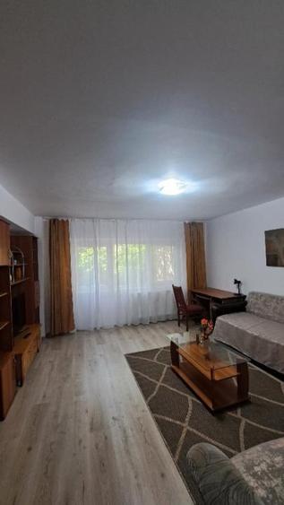 Apartament cu 2 camere semidecomandat, mobilat în Democrației