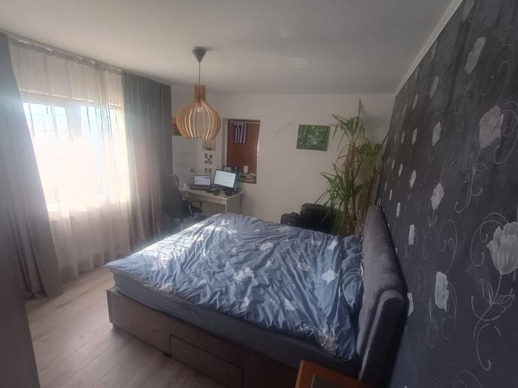 Apartament cu 3 camere semidecomandat în Florești