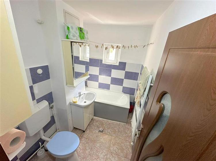 Apartament cu 2 camere semidecomandat în Mioriței