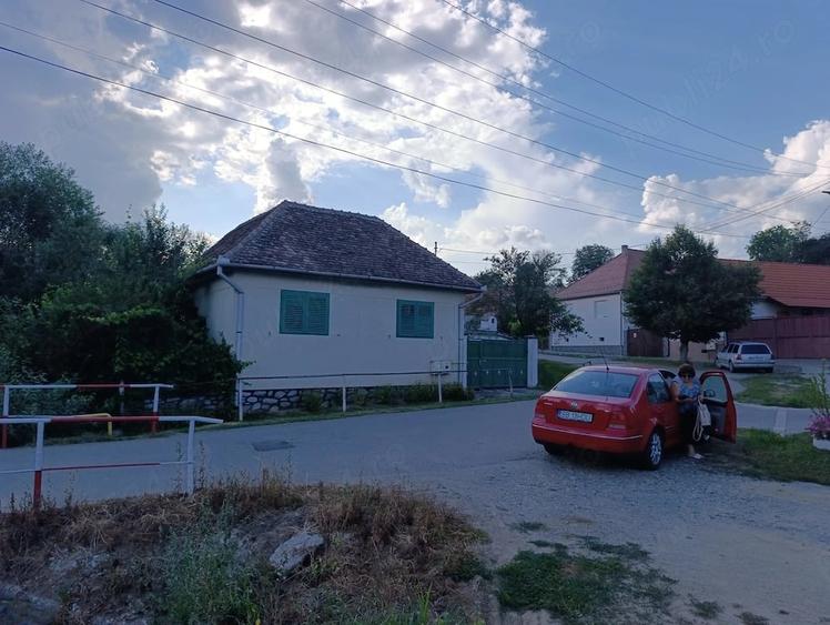 Casă cu 2 camere cu Teren 380 Mp în Central