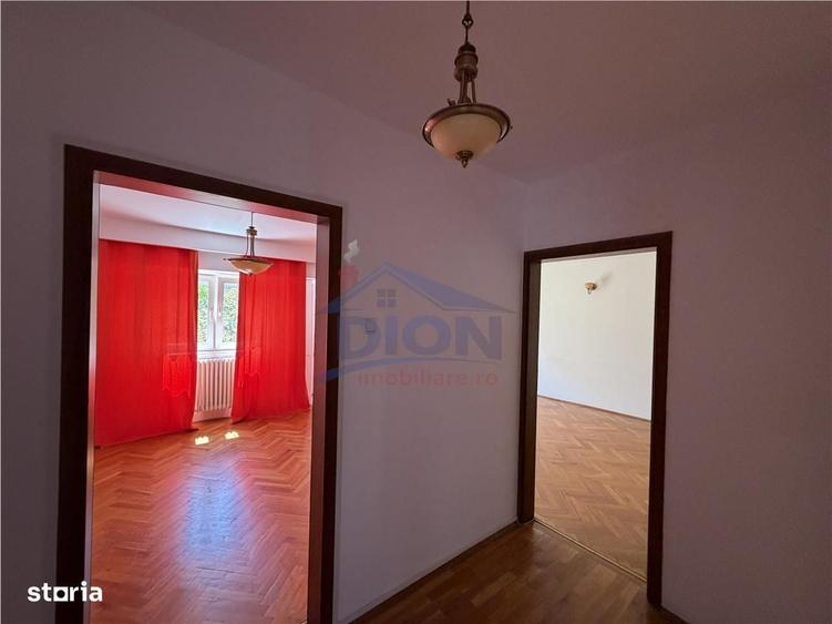 Apartament cu 4 camere în Unirii