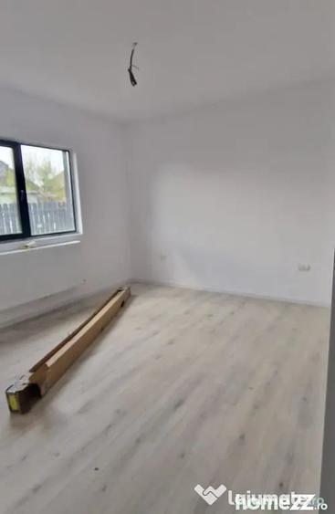 Casă cu 5 camere cu Teren 200 Mp în Lumina