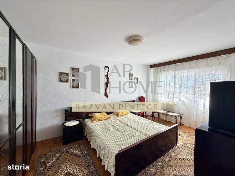 Apartament cu 3 camere decomandat în Bănești