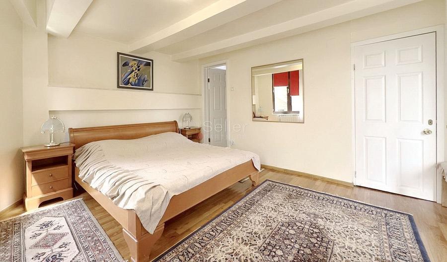Apartament cu 4 camere decomandat, mobilat în Central