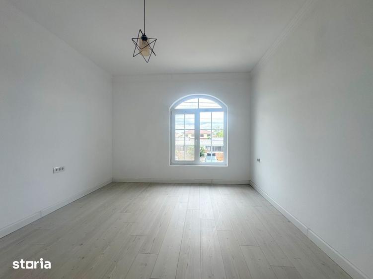 Casă cu 4 camere cu Teren 300 Mp în Dumbrăvița