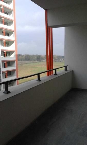 Apartament cu 3 camere decomandat în Tractorul