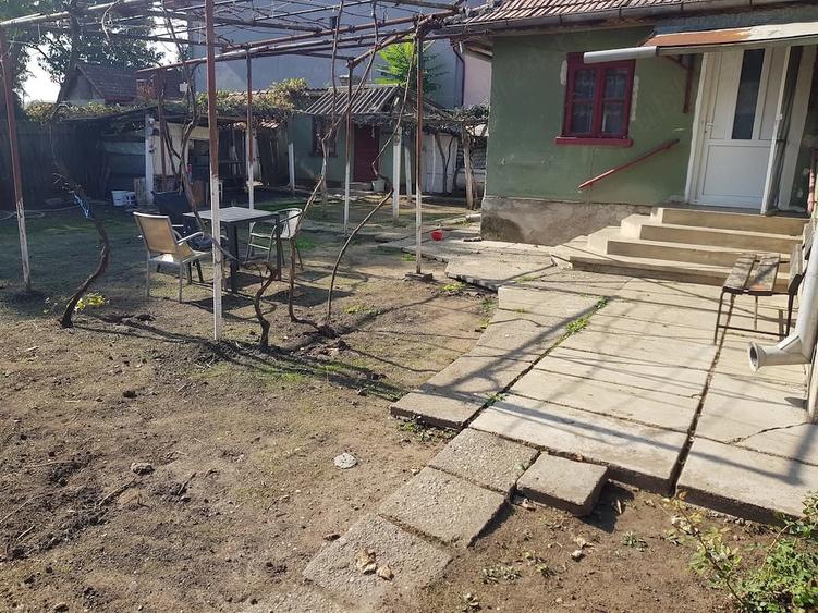 Casă cu 6 camere cu Teren 2800 Mp în Afumați
