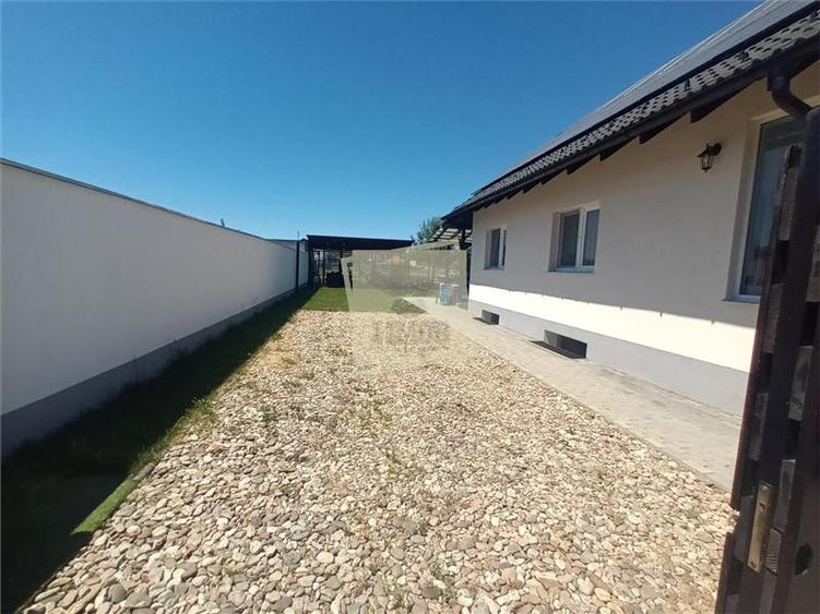 Casă individuală cu 5 camere cu Teren 460 Mp în Cristian