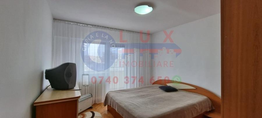 Apartament cu 3 camere decomandat în Piața Nouă