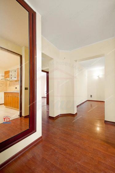 Apartament cu 3 camere decomandat în Micro 21