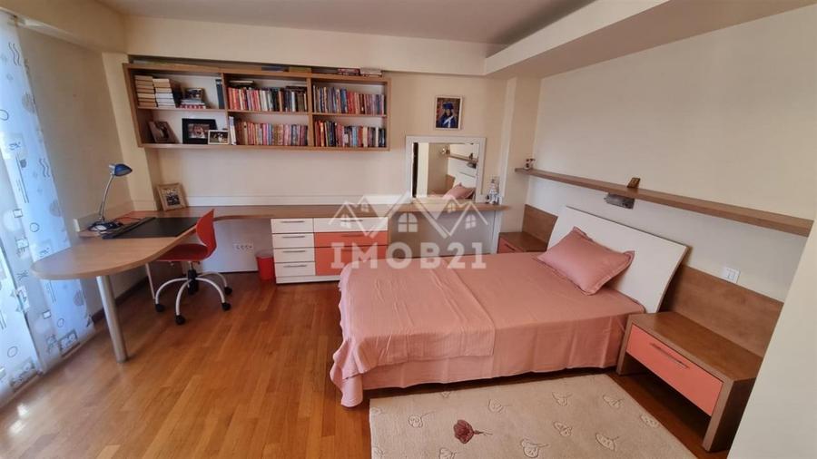 Casă individuală cu 5 camere cu Piscina în Nord-Est