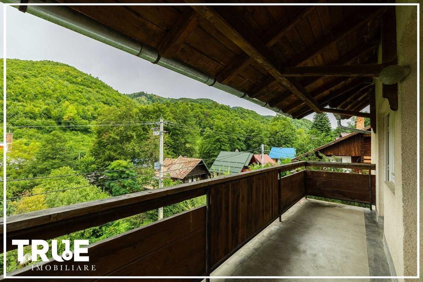 Casă individuală cu 5 camere cu Canalizare în Nord-Est