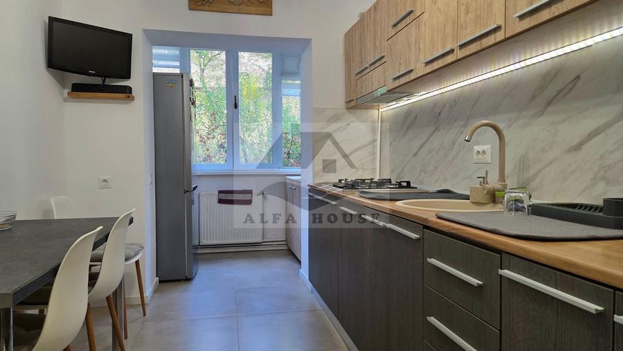 Apartament cu 3 camere decomandat, mobilat în Răcădău