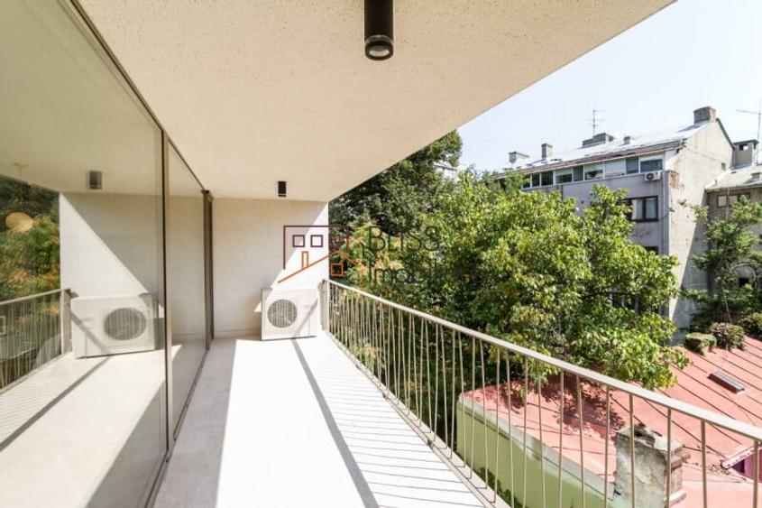 Apartament cu 4 camere decomandat în Victoriei